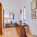Frederique Villa